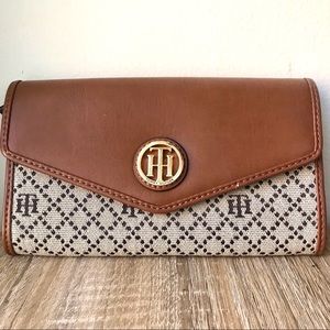 NWT Tommy Hilfiger Wallet